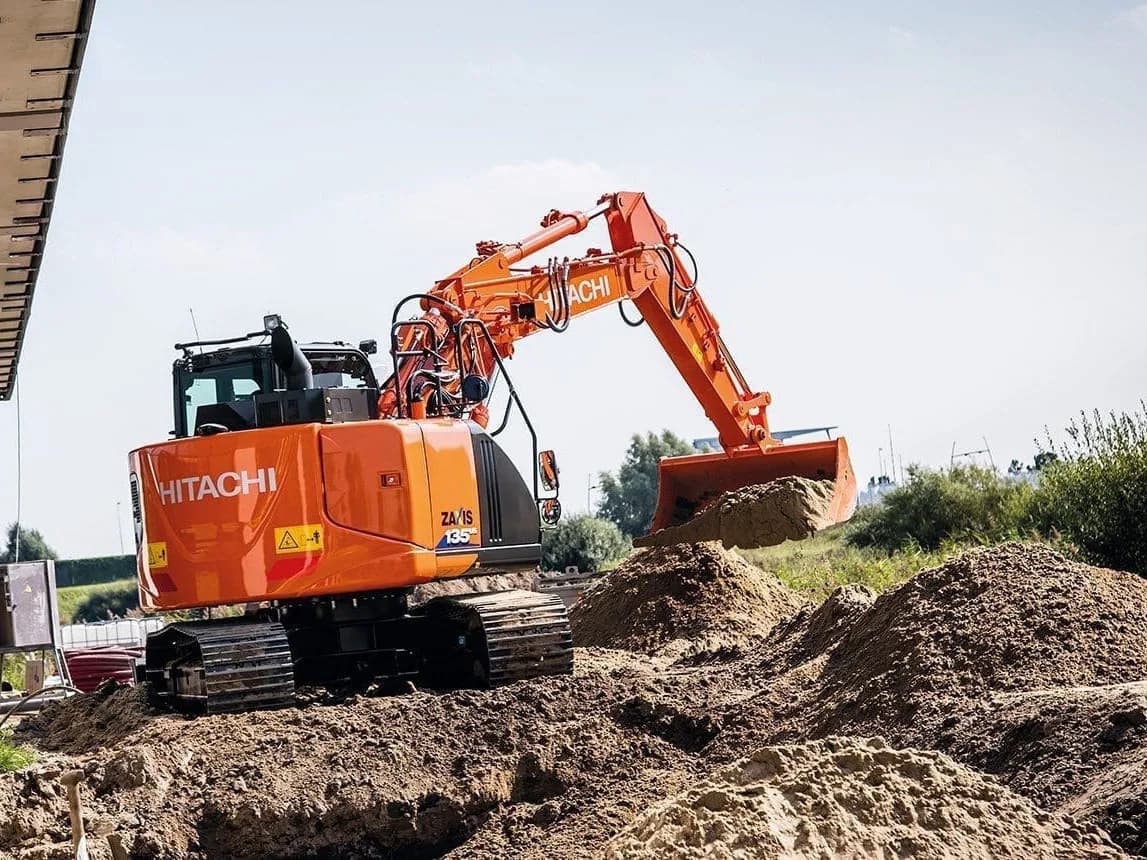 Hitachi ZX135US-6, Tracked excavators