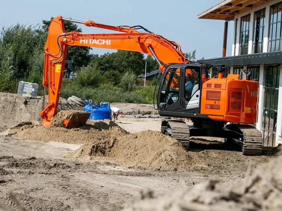 Hitachi ZX225US-6, Tracked excavators